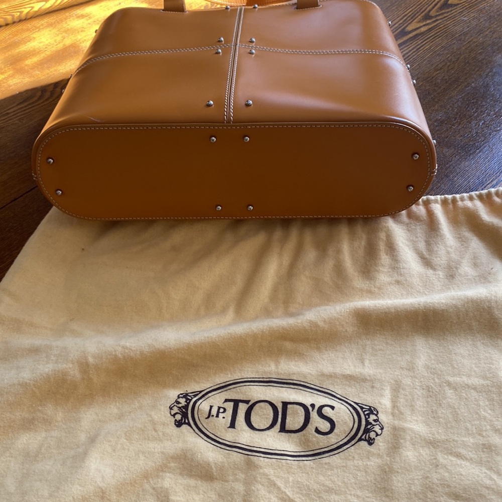 J.P.Tod’s beautiful camel color or light caramel brown bag. Like new. IYKYK - Picture 4 of 4